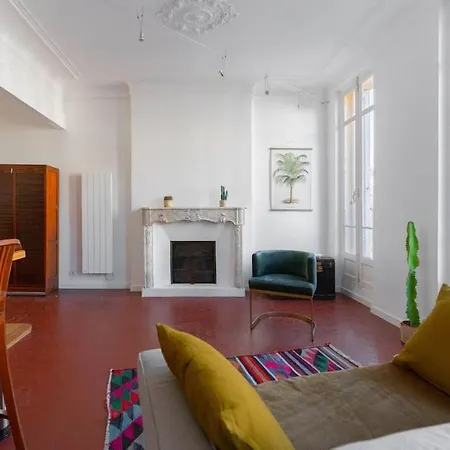 Superbe Appart, Central, Petit Balcon & Vue Place Appartement